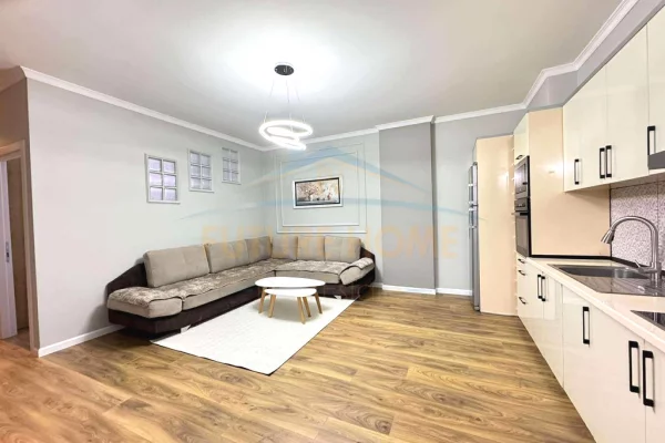 Shtepi ne shitje Apartament ne Tirane, 2+1, Mobilimi E mobiluar, Pagesa 143,000  Euro.