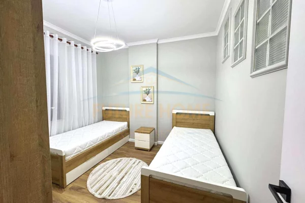 Shtepi ne shitje Apartament ne Tirane, 2+1, Mobilimi E mobiluar, Pagesa 143,000  Euro.