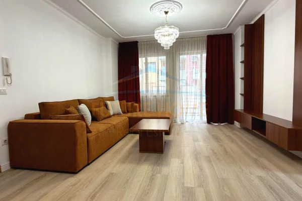 Shtepi ne shitje Apartament ne Tirane, 2+1, Mobilimi E mobiluar, Pagesa 163,000  Euro.
