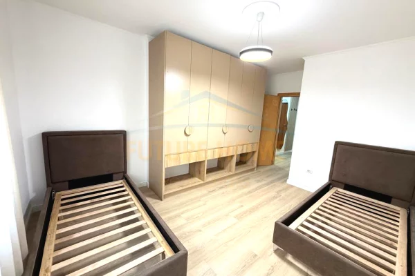 Shtepi ne shitje Apartament ne Tirane, 2+1, Mobilimi E mobiluar, Pagesa 163,000  Euro.
