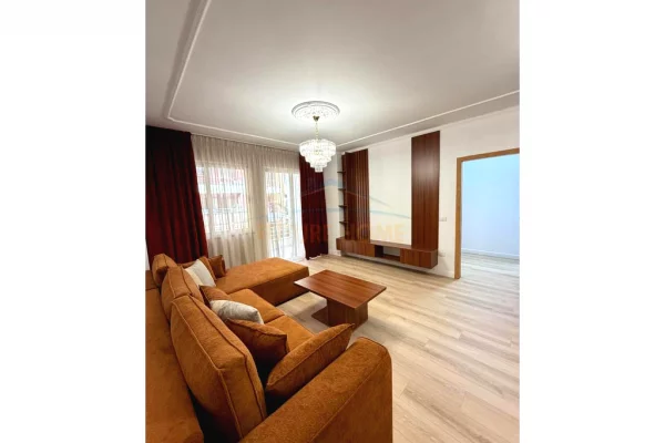 Shtepi ne shitje Apartament ne Tirane, 2+1, Mobilimi E mobiluar, Pagesa 163,000  Euro.