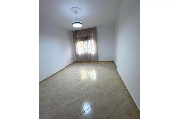 Shtepi ne shitje Apartament ne Tirane, 2+1, Mobilimi E mobiluar, Pagesa 155,000  Euro.