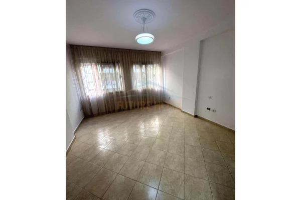 Shtepi ne shitje Apartament ne Tirane, 2+1, Mobilimi E mobiluar, Pagesa 155,000  Euro.