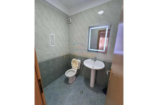 Shtepi ne shitje Apartament ne Tirane, 2+1, Mobilimi E mobiluar, Pagesa 155,000  Euro.