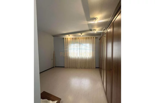 Shtepi me qera Apartament ne Tirane, 2+1, Mobilimi E mobiluar, Pagesa 550  Euro.