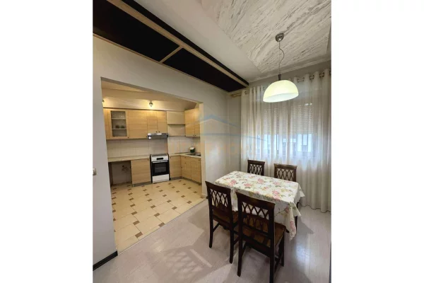 Shtepi me qera Apartament ne Tirane, 2+1, Mobilimi E mobiluar, Pagesa 550  Euro.