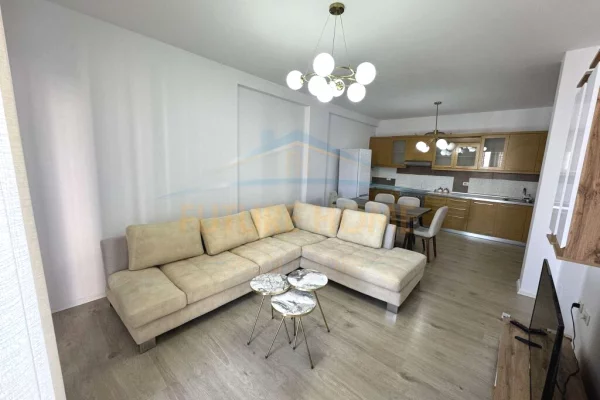 Shtepi me qera Apartament ne Tirane, 2+1, Mobilimi E mobiluar, Pagesa 570  Euro.