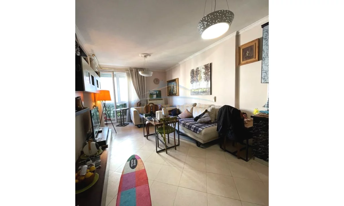 Shtepi ne shitje Apartament ne Tirane, 2+1, Mobilimi E mobiluar, Pagesa 156,000  Euro.