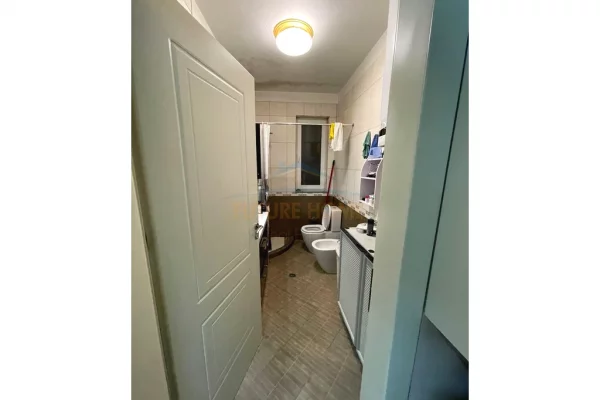 Shtepi ne shitje Apartament ne Tirane, 2+1, Mobilimi E mobiluar, Pagesa 156,000  Euro.