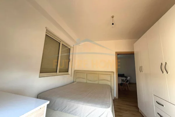Shtepi me qera Apartament ne Tirane, 2+1, Mobilimi E mobiluar, Pagesa 400  Euro.