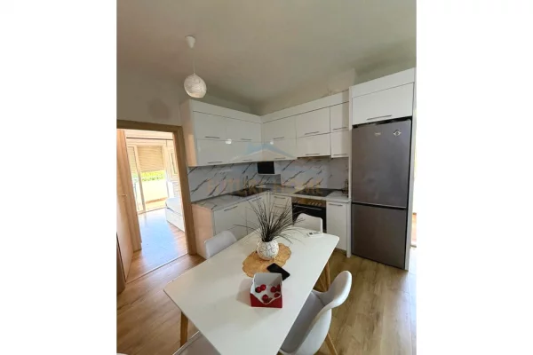 Shtepi me qera Apartament ne Tirane, 2+1, Mobilimi E mobiluar, Pagesa 400  Euro.