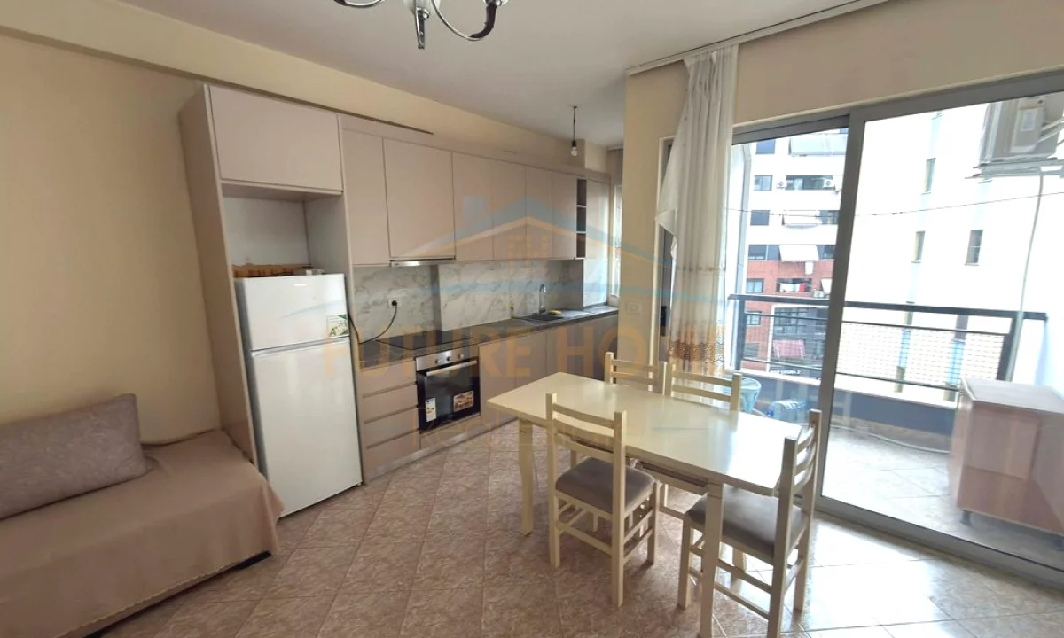 Appartamento in affitto a Tirana 2+1, Arredato