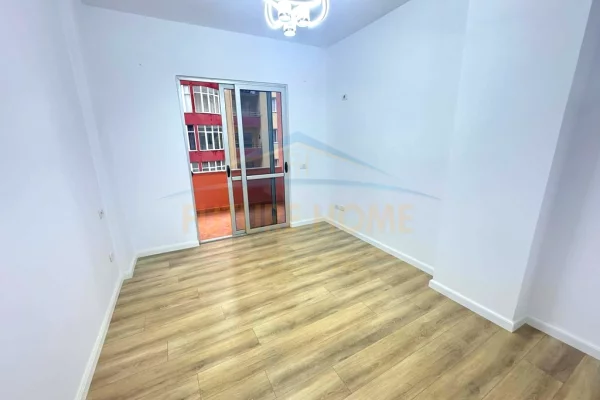 Shtepi ne shitje Apartament ne Tirane, 2+1, Mobilimi Bosh, pa mobiluar, Pagesa 120,000  Euro.