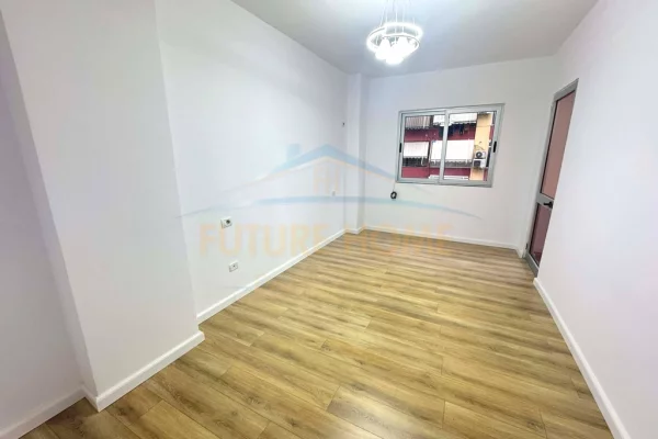 Shtepi ne shitje Apartament ne Tirane, 2+1, Mobilimi Bosh, pa mobiluar, Pagesa 120,000  Euro.