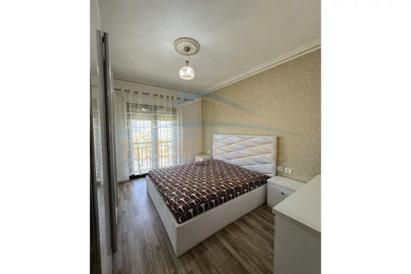 Shtepi me qera Apartament ne Tirane, 2+1, Mobilimi E mobiluar, Pagesa 650  Euro.