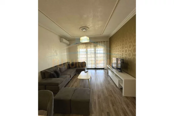 Shtepi me qera Apartament ne Tirane, 2+1, Mobilimi E mobiluar, Pagesa 650  Euro.