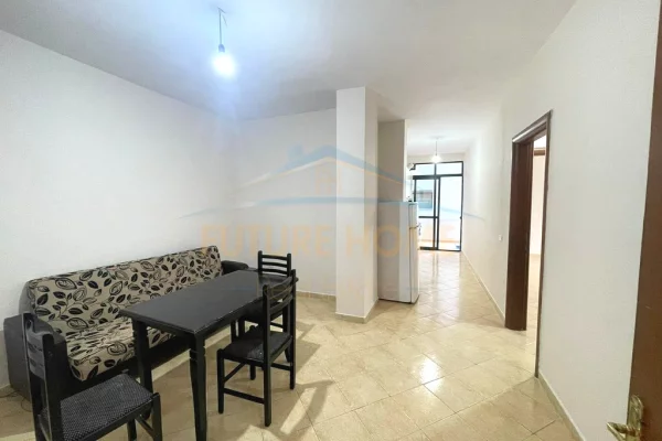 Shtepi me qera Apartament ne Tirane, 1+1, Mobilimi Pjeserisht e mobiluar, Pagesa 300  Euro.