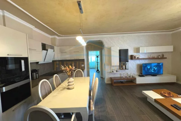 Shtepi me qera Apartament ne Tirane, 2+1, Mobilimi E mobiluar, Pagesa 900  Euro.