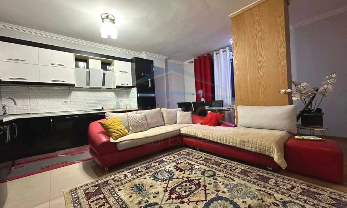 Shtepi me qera Apartament ne Tirane, 2+1, Mobilimi E mobiluar, Pagesa 550  Euro.