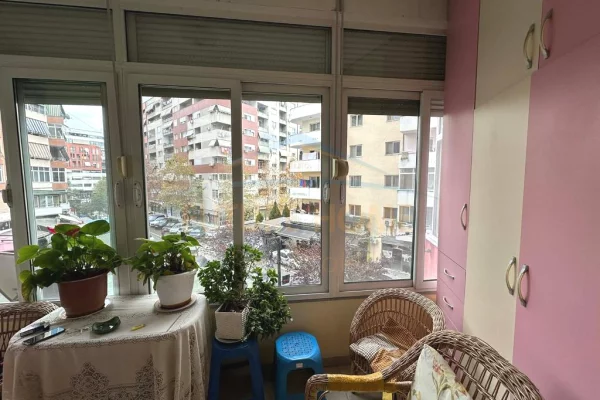 Shtepi ne shitje Apartament ne Tirane, 2+1, Mobilimi E mobiluar, Pagesa 160,000  Euro.