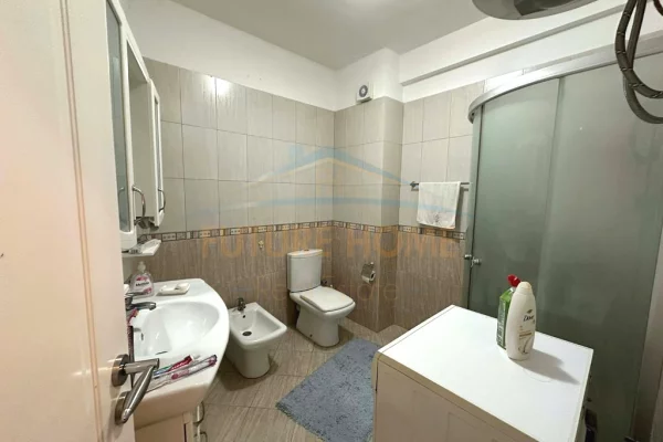 Shtepi ne shitje Apartament ne Tirane, 2+1, Mobilimi E mobiluar, Pagesa 160,000  Euro.