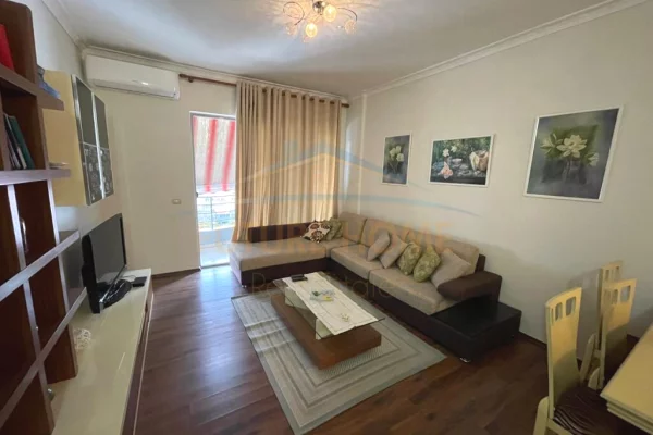 Shtepi me qera Apartament ne Tirane, 2+1, Mobilimi E mobiluar, Pagesa 500  Euro.