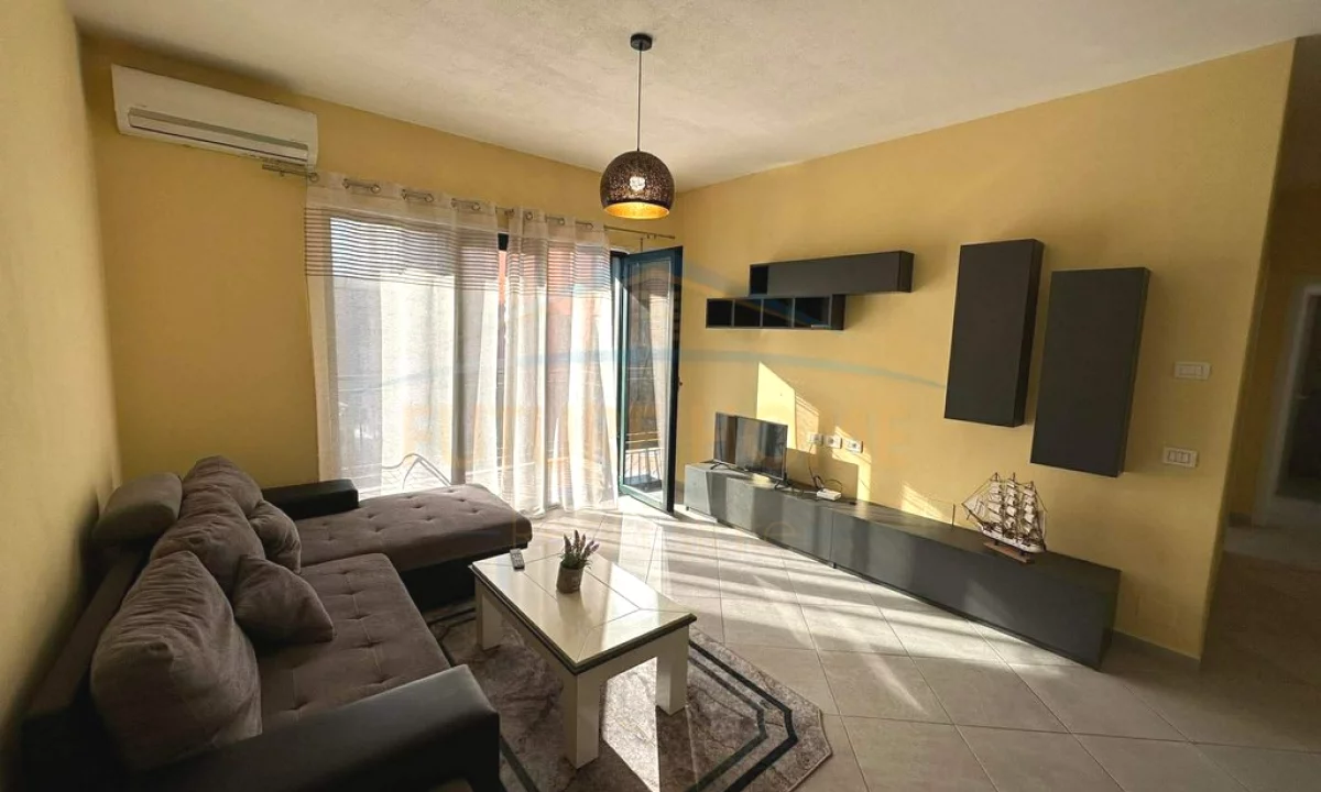 Shtepi me qera Apartament ne Tirane, 2+1, Mobilimi E mobiluar, Pagesa 670  Euro.