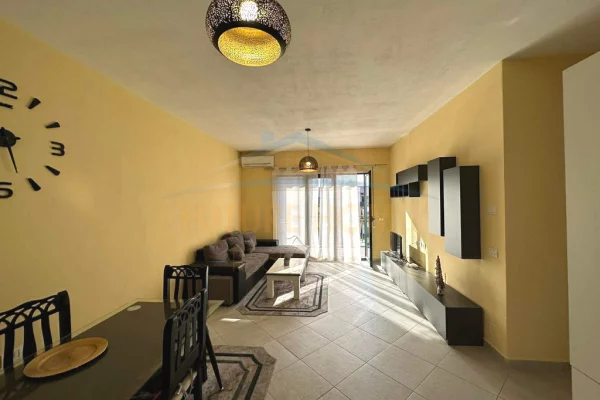 Shtepi me qera Apartament ne Tirane, 2+1, Mobilimi E mobiluar, Pagesa 670  Euro.