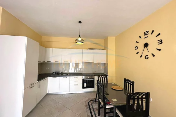 Shtepi me qera Apartament ne Tirane, 2+1, Mobilimi E mobiluar, Pagesa 670  Euro.