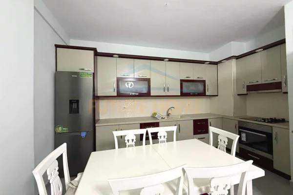 Appartamento in affitto a Tirana 2+1, Arredato