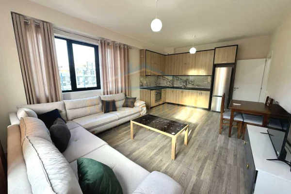 Shtepi me qera 2+1 ne Tirane - 570 Euro