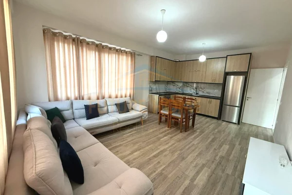 Shtepi me qera Apartament ne Tirane, 2+1, Mobilimi E mobiluar, Pagesa 570  Euro.