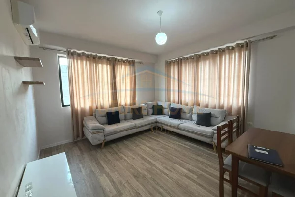 Shtepi me qera Apartament ne Tirane, 2+1, Mobilimi E mobiluar, Pagesa 570  Euro.