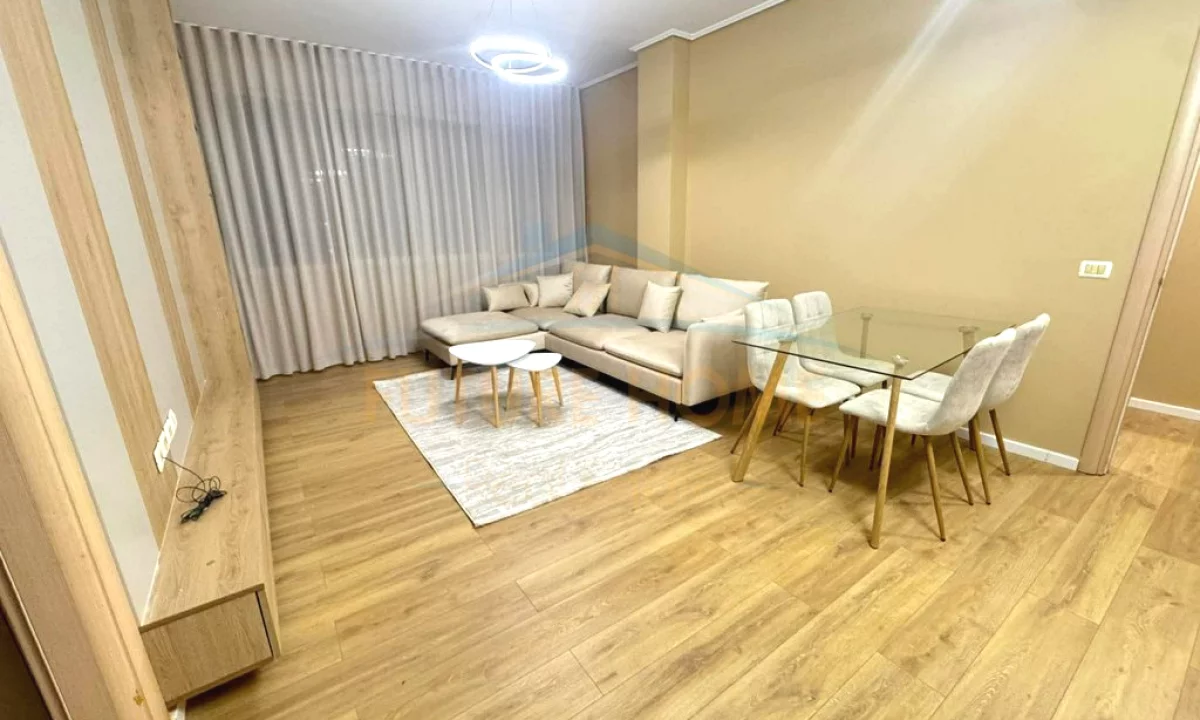 Appartamento in vendita a Tirana 2+1, Arredato