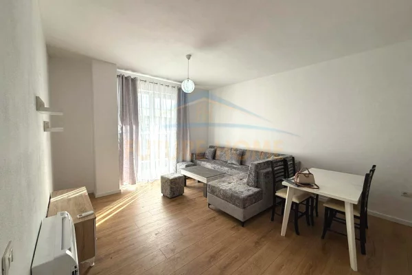 Shtepi me qera Apartament ne Tirane, 2+1, Mobilimi E mobiluar, Pagesa 450  Euro.