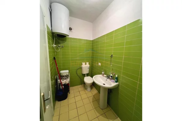 Shtepi ne shitje Apartament ne Tirane, 1+1, Mobilimi E mobiluar, Pagesa 123,000  Euro.