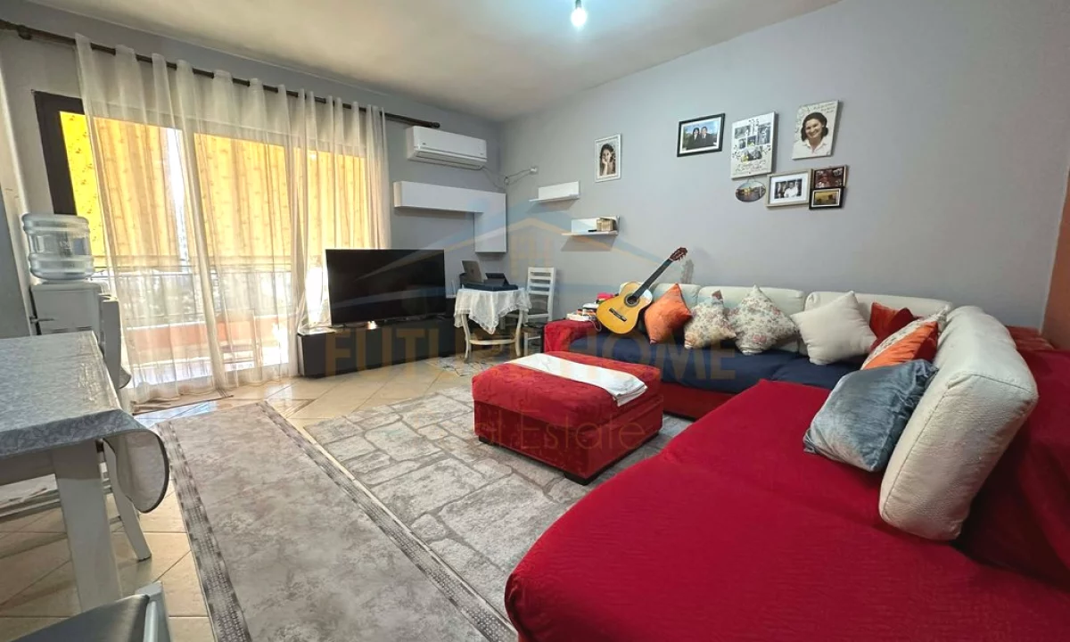 Shtepi ne shitje Apartament ne Tirane, 2+1, Mobilimi E mobiluar, Pagesa 166,000  Euro.