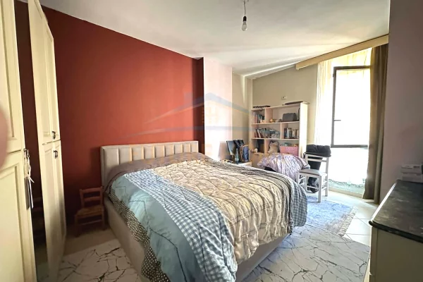 Shtepi ne shitje Apartament ne Tirane, 2+1, Mobilimi E mobiluar, Pagesa 166,000  Euro.