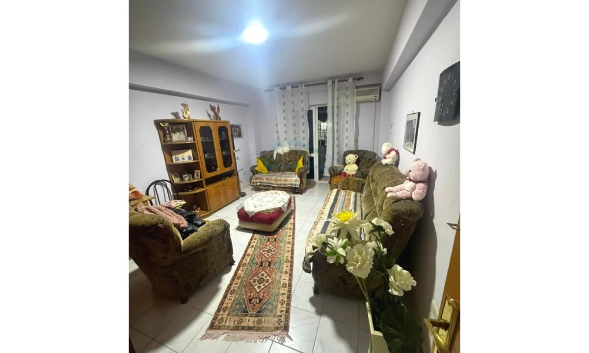 Shtepi ne shitje Apartament ne Tirane, 2+1, Mobilimi Bosh, pa mobiluar, Pagesa 255,000  Euro.