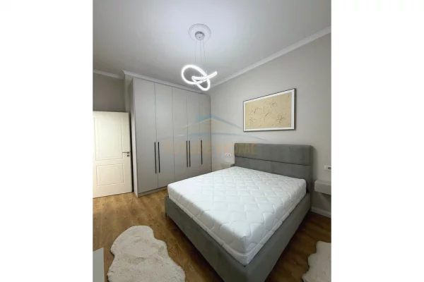 Shtepi ne shitje Apartament ne Tirane, 2+1, Mobilimi E mobiluar, Pagesa 165,000  Euro.