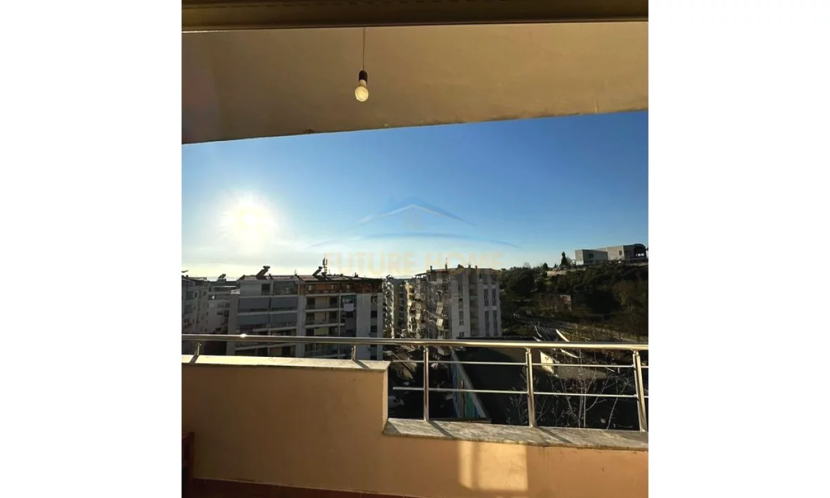 Appartamento in vendita a Tirana 2+1, SemiArredato