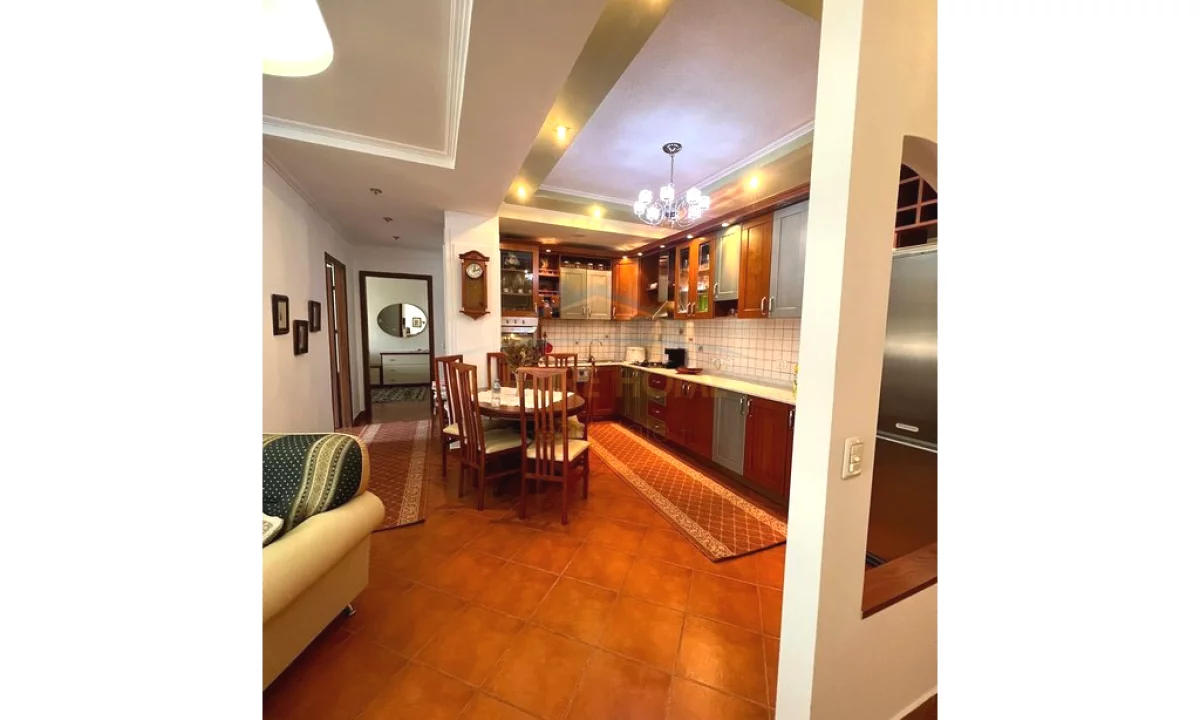 Shtepi me qera Apartament ne Tirane, 2+1, Mobilimi E mobiluar, Pagesa 700  Euro.