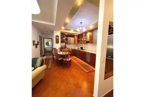 Shtepi me qera 2+1 ne Tirane - 700 Euro