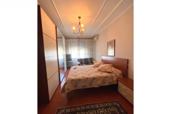 Shtepi me qera Apartament ne Tirane, 2+1, Mobilimi E mobiluar, Pagesa 700  Euro.