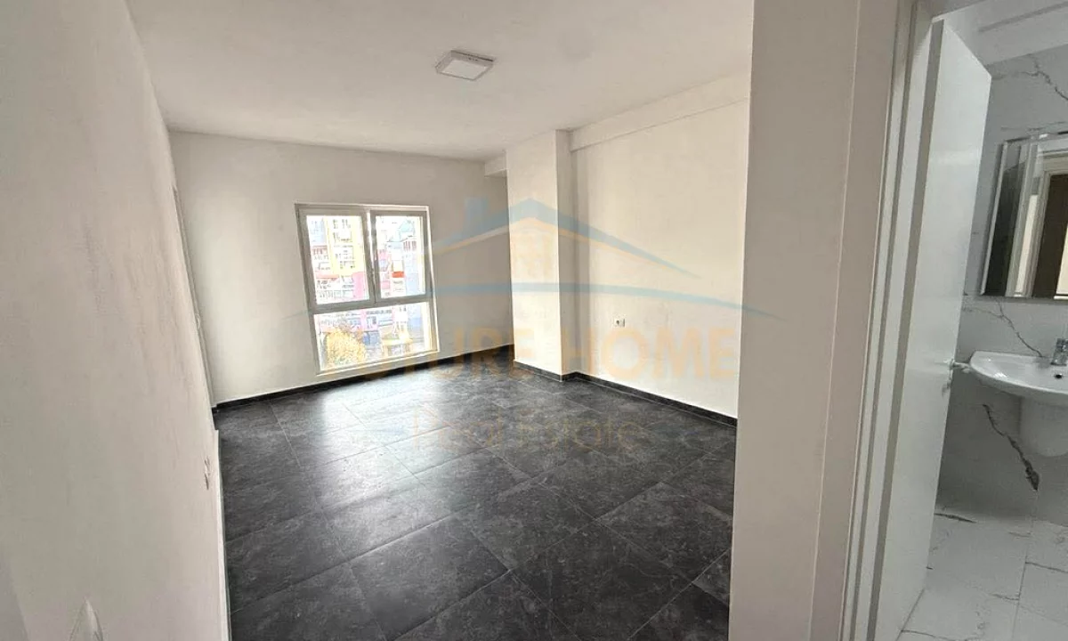 Shtepi me qera Apartament ne Tirane, 2+1, Mobilimi Bosh, pa mobiluar, Pagesa 850  Euro.