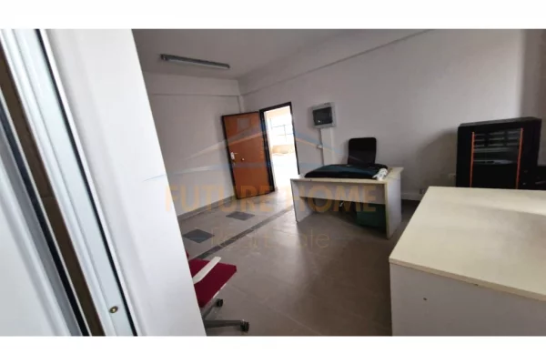 Qera, Kapanon, Prush, Tirane UNA63653