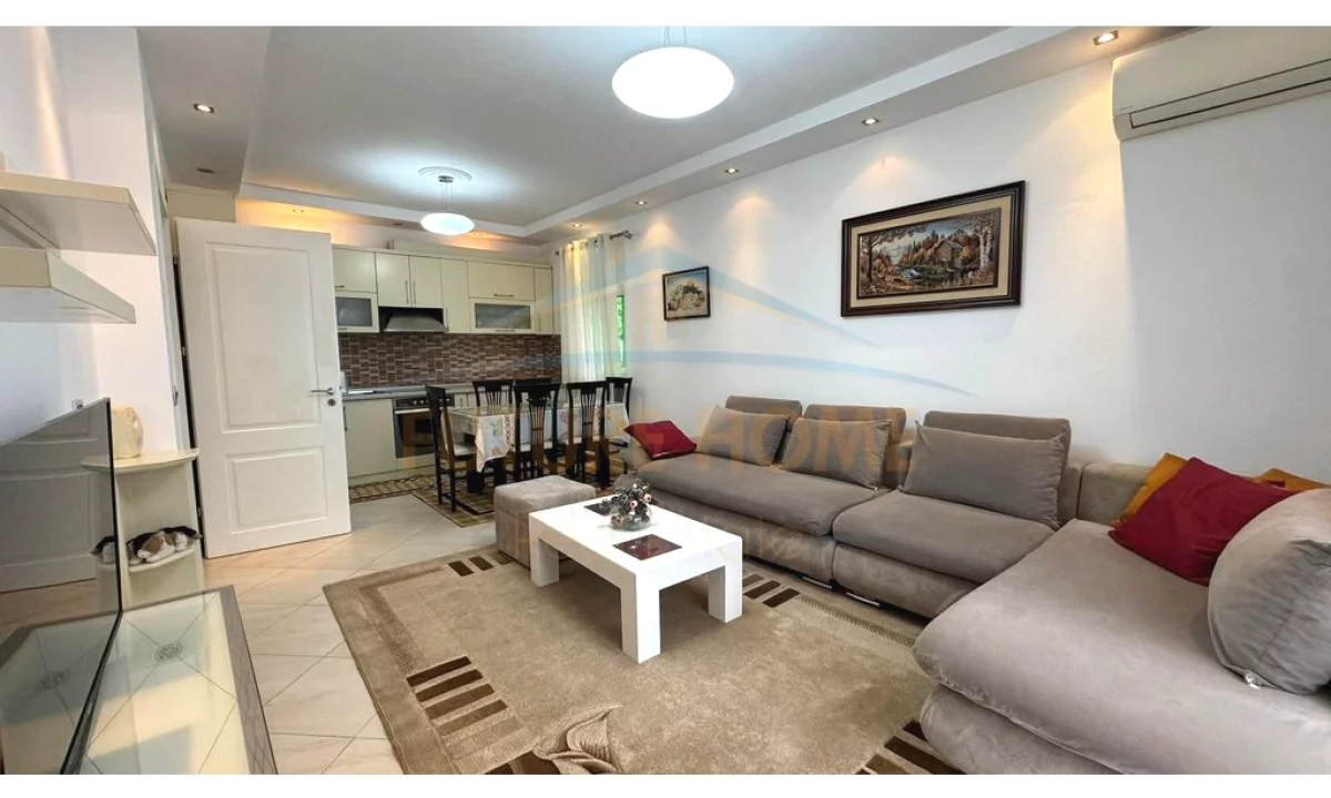 Shtepi me qera Apartament ne Tirane, 2+1, Mobilimi E mobiluar, Pagesa 700  Euro.