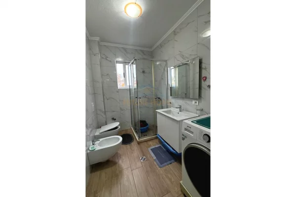 Shtepi me qera Apartament ne Tirane, 2+1, Mobilimi E mobiluar, Pagesa 700  Euro.