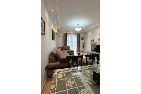 Shtepi me qera Apartament ne Tirane, 2+1, Mobilimi E mobiluar, Pagesa 700  Euro.