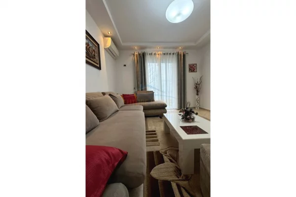 Shtepi me qera Apartament ne Tirane, 2+1, Mobilimi E mobiluar, Pagesa 700  Euro.